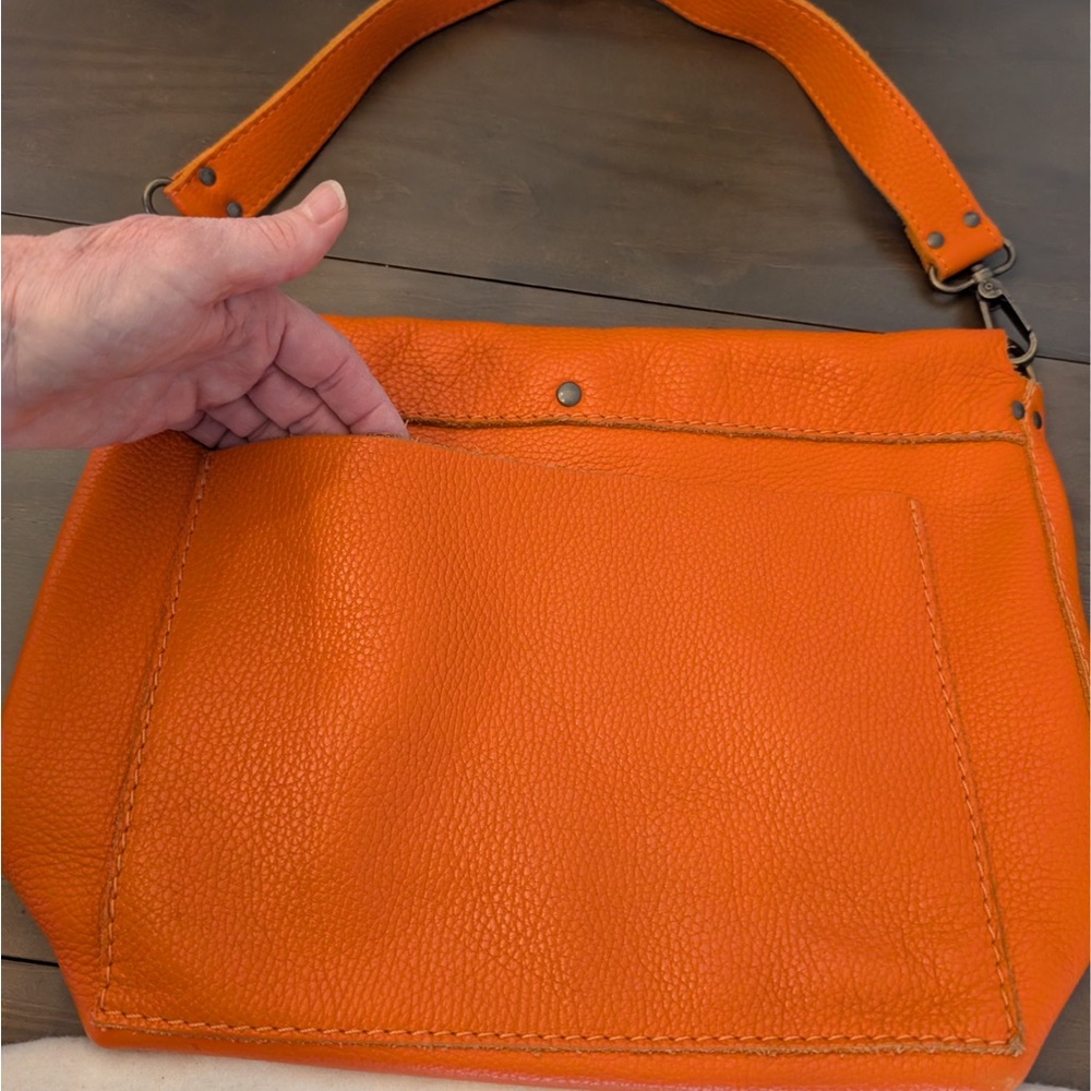 Leather Hand Bag from Spain Burnt Orange pebbled texture handmade in Spain - Picture 3 of 6